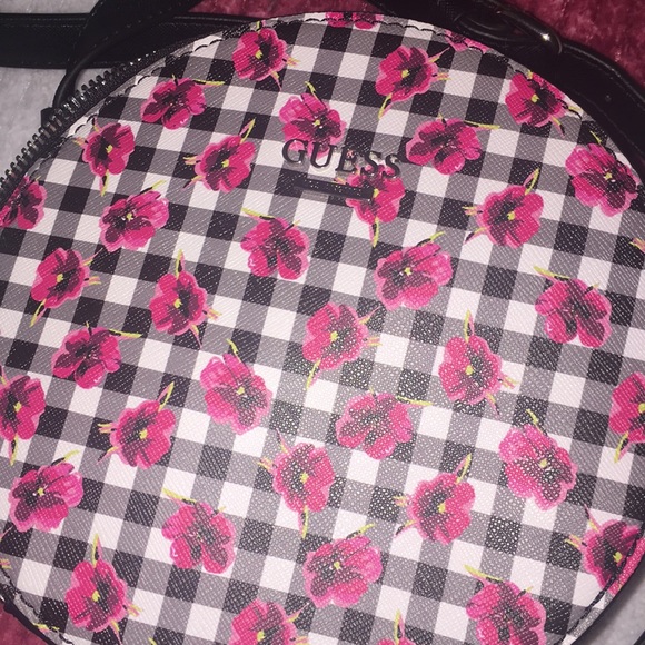 Guess Crossbody - Picture 2 of 3